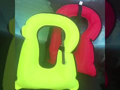 เสื้อชูชีพพยุงตัวเพื่อความปลอดภัยทางทะเล เสื้อชูชีพเป่าลมสำหรับดำน้ำและว่ายน้ำกลางแจ้ง